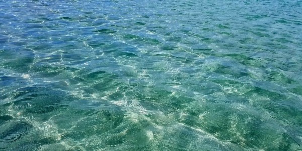 Te mostramos cuáles son los beneficios del agua de mar para nuestro organismo